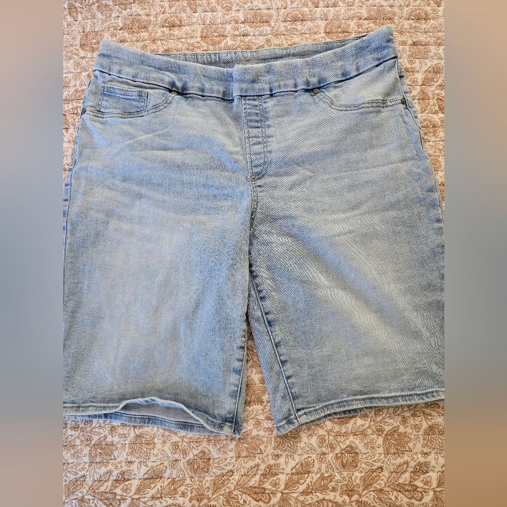 Chico's 2.5 Slim Jean Shorts